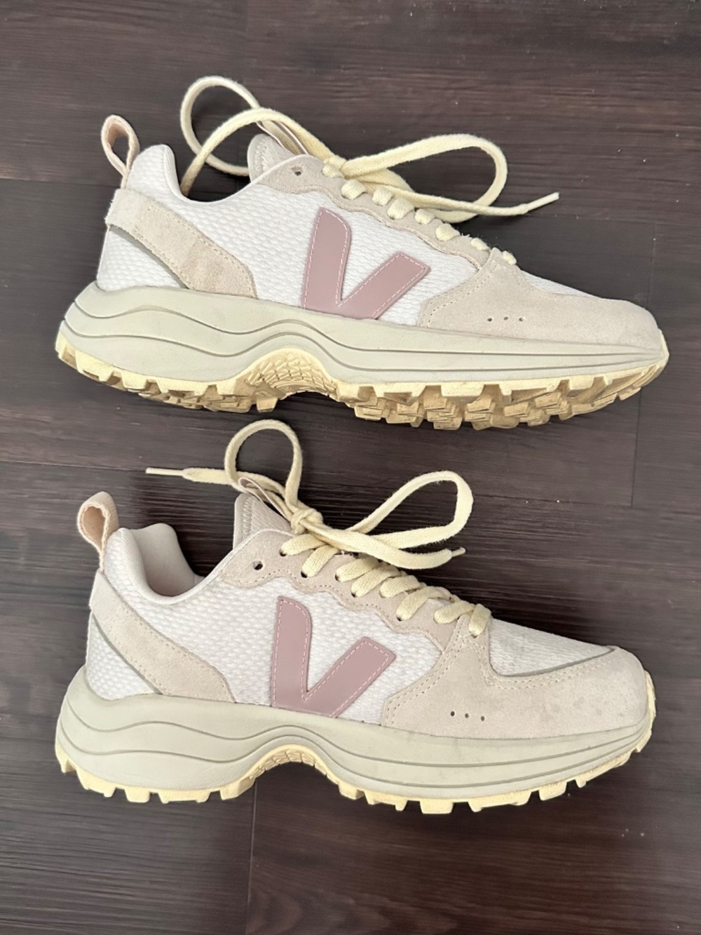 Veja Venturi Sneakers – Pink/Tan/White | Women’s Size 8